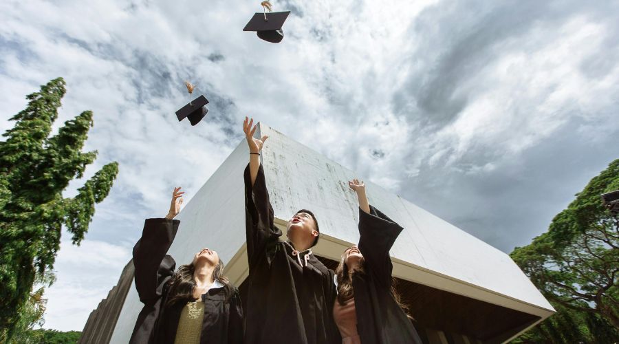Why Students Prefer Professional Coursework Help Online Services